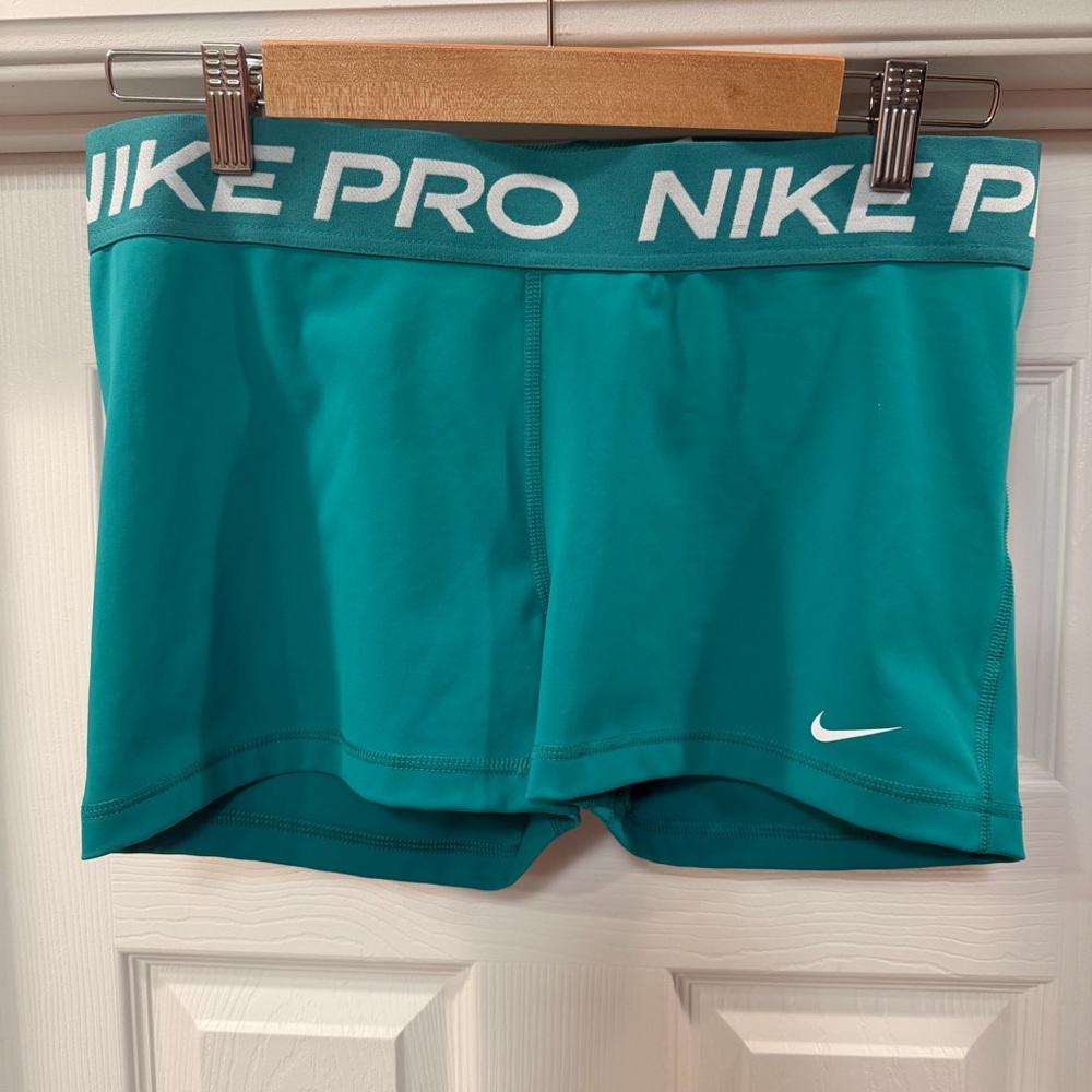 Nike Pro 3 Inch Women’s Size XL Training Compression Shorts Green